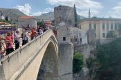 Skok bez aplauza sa Starog Mosta ta žrtve genocida u Srebrenici