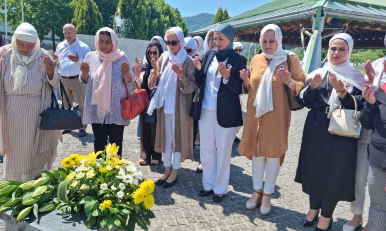 Sebija Izetbegović predvodila delegaciju žena SDA u posjeti Srebrenici