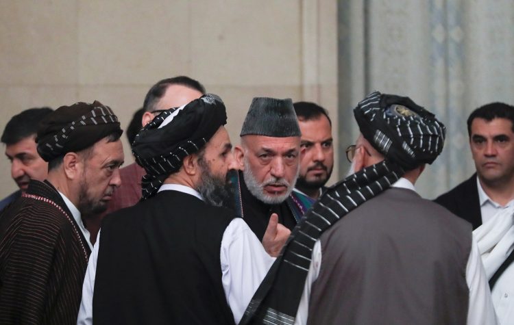 Hamid Karzai u razgovoru sa vođama talibana