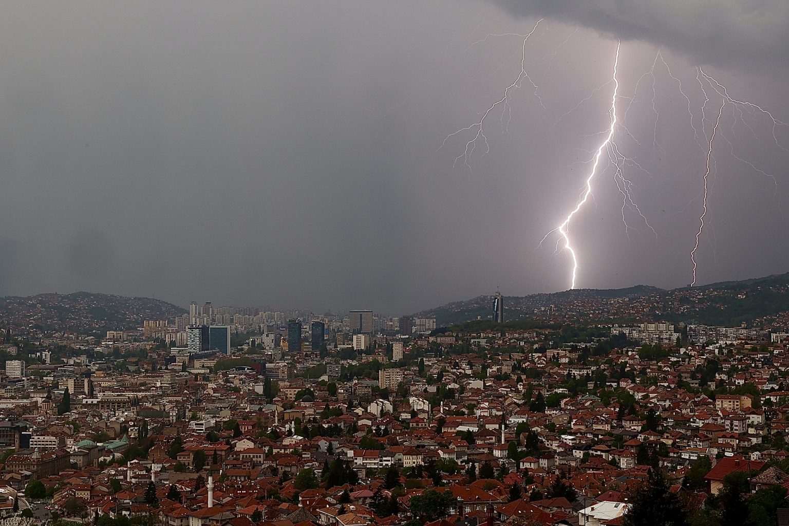 U BiH danas pljuskovi i grmljavina, temperature će rasti i do 30 ...