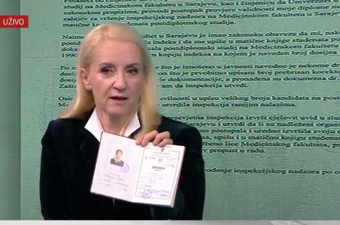 Izetbegović na televiziji pokazala index: Tvrdi da je sve uredu sa diplomom - N1