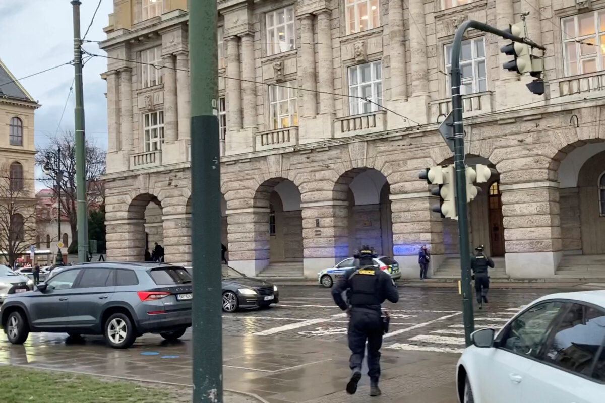 Ubica iz Praga u oproštajnom pismu priznao: Prije masovnog ubistva usmrtio oca i dvomjesečnu bebu