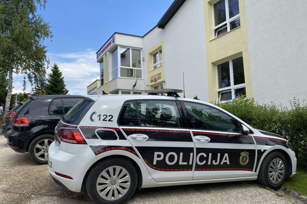 MUP KS uhapsio još tri maloljetnika, lažno dojavljivali bombe u srednjim školama