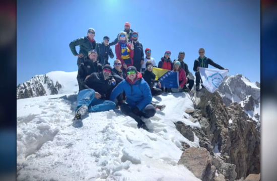 bh. planinari prvi put osvojili vrh učitelj u kirgistanu