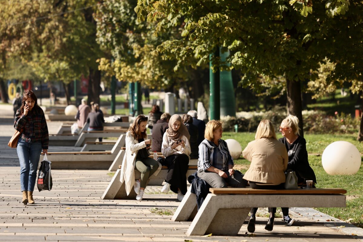 (FOTO) Prekrasan jesenji dan izmamio građane na ulice Sarajeva