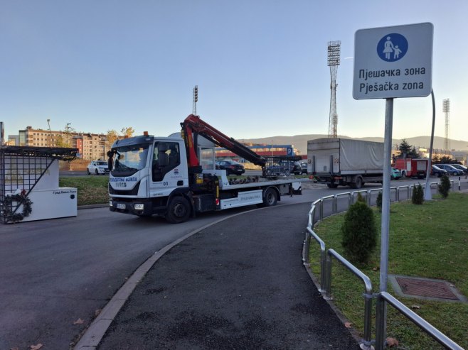 Ministarstvo poništilo odluku Draška Stanivukovića da parking uz Vladu RS pretvori u šetnicu