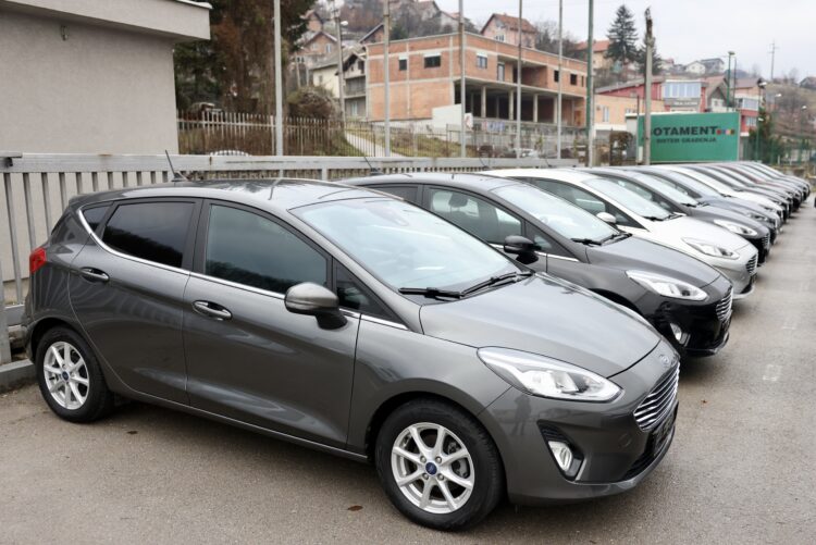 Poduzetnici i Pomozi.ba uručili 40 automobila porodicama iz Jablanice i Konjica