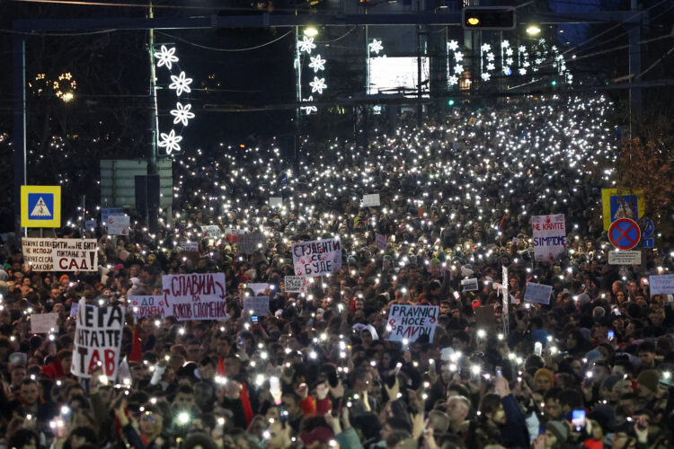 AJS: Sinoć na protestu u Srbiji bilo više od 100.000 ljudi, MUP tvrdi drugačije