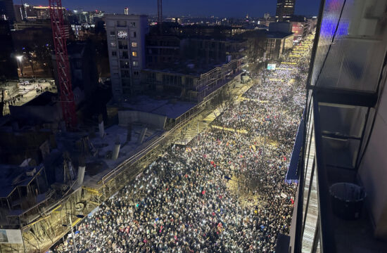 AJS: Sinoć na protestu u Srbiji bilo više od 100.000 ljudi, MUP tvrdi drugačije