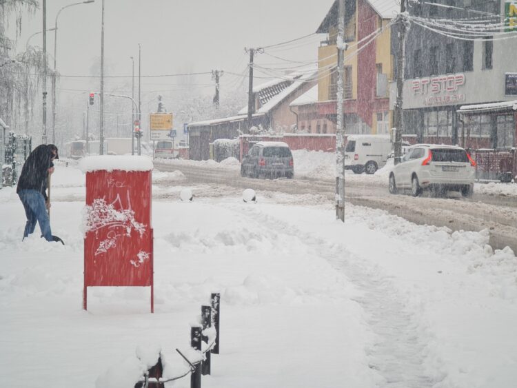 Banja Luka okovana snijegom: Ulice neočišćene, vozači bijesni na gradske službe