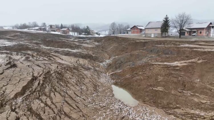 Klizište u Maglaju još aktivno: "Bez pomoći viših nivoa vlasti nema sanacije"